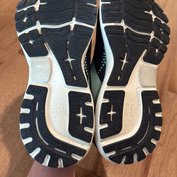 Offer! Brooks Ghost 14 running shoes women’s 8.5 sneakers navy and light blue - Picture 8 of 11